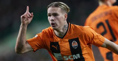 Shakhtar Donetsk's Mykhailo Mudryk celebrates scoring in a Champions League game against Celtic, Glasgow, Scotland, Oct. 25, 2022. (Reuters Photo)