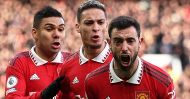 Manchester United's Bruno Fernandes (R) celebrates scoring against Manchester City, at Old Trafford, Manchester, U.K. Jan. 14, 2023. (Reuters Photo)