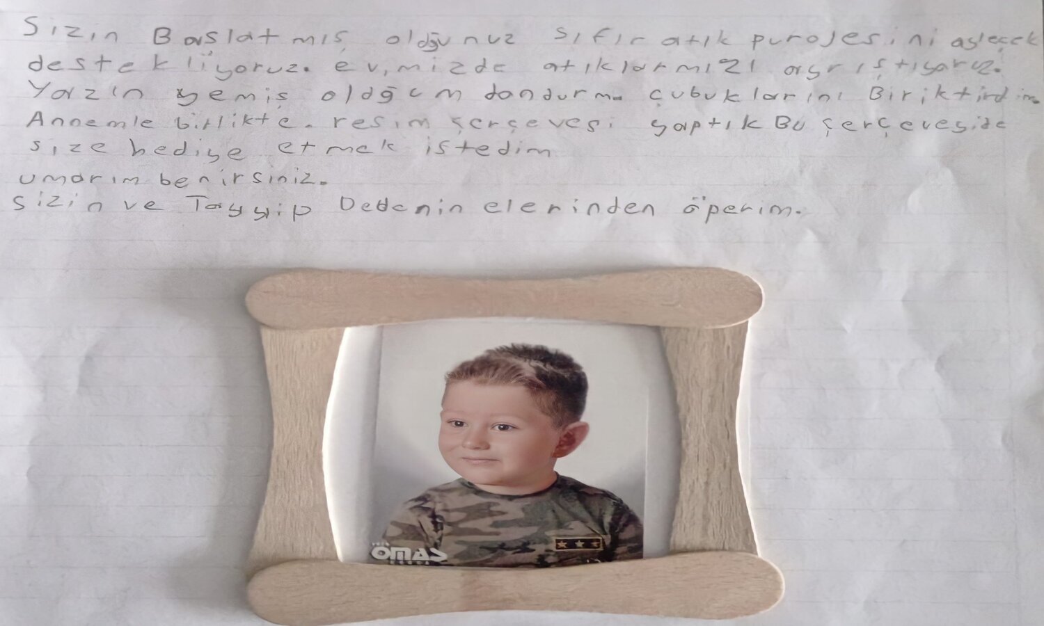 Atahan Uyaroğlu, an 8-year-old student, sent a letter with a frame made of ice cream sticks, Şanlıurfa, Türkiye, Jan.16, 2023. (IHA Photo)