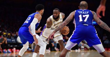 Los Angeles Lakers forward LeBron James (C) controls the ball against Philadelphia 76ers forward Tobias Harris (L) and forward P.J. Tucker (R) during the second half at Crypto.com Arena, Los Angeles, California, USA, Jan 15, 2023. (Reuters Photo)