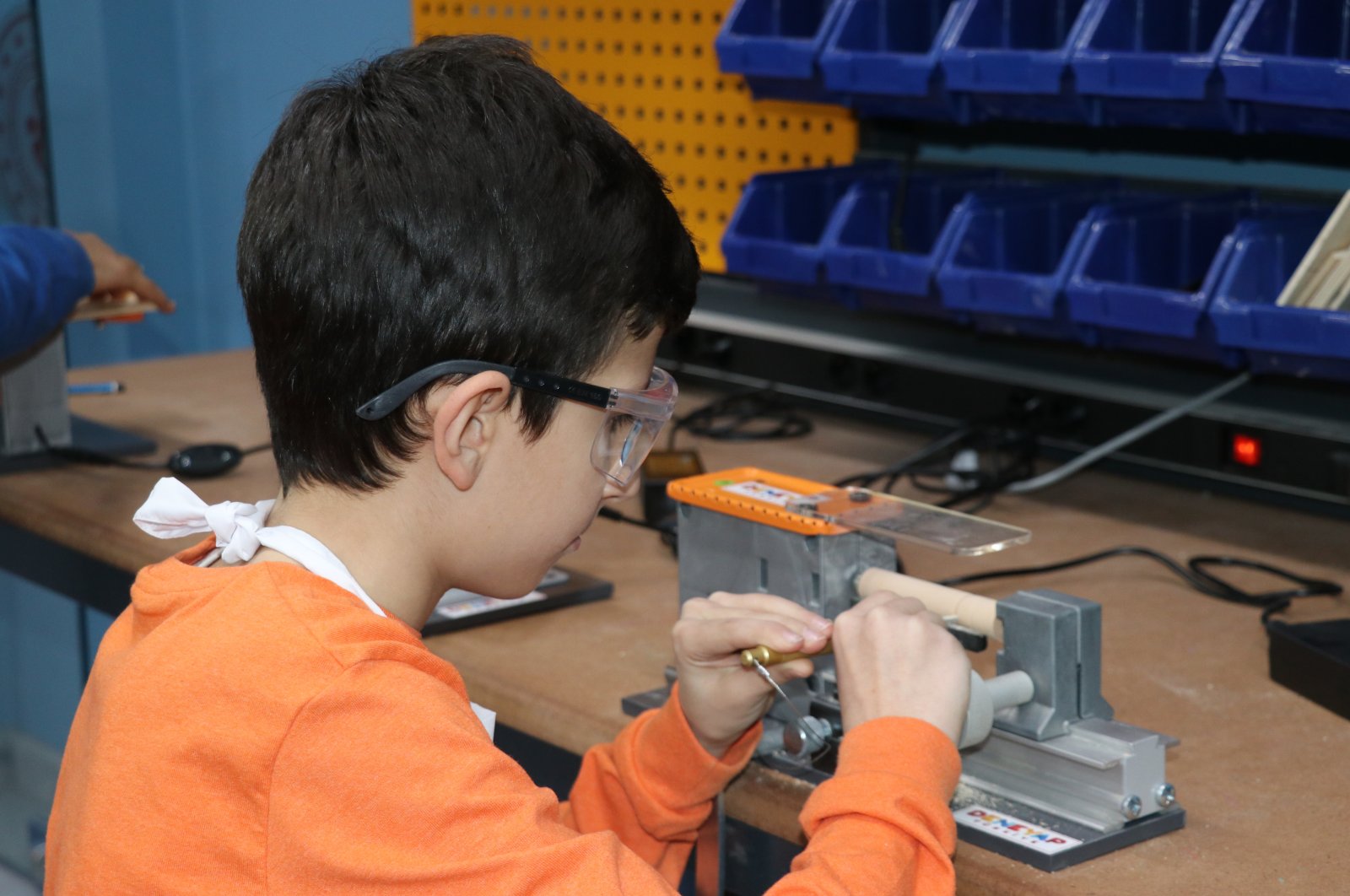 A student is participating in technology workshop of TÜBİTAK in Karabük, Türkiye, Jan. 16, 2023. (AA Photo)