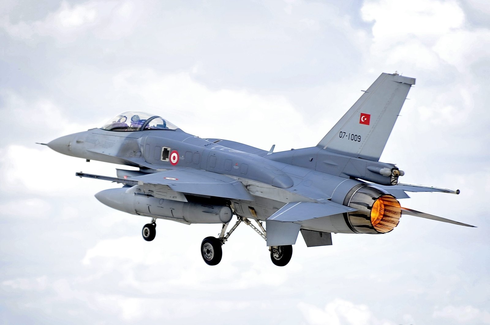 An F-16 Fighting Falcon of the Turkish Air Force takes off on a sortie from an air base during Exercise Anatolian Eagle, in Konya, Türkiye. (Turkish Defense Ministry Handout)