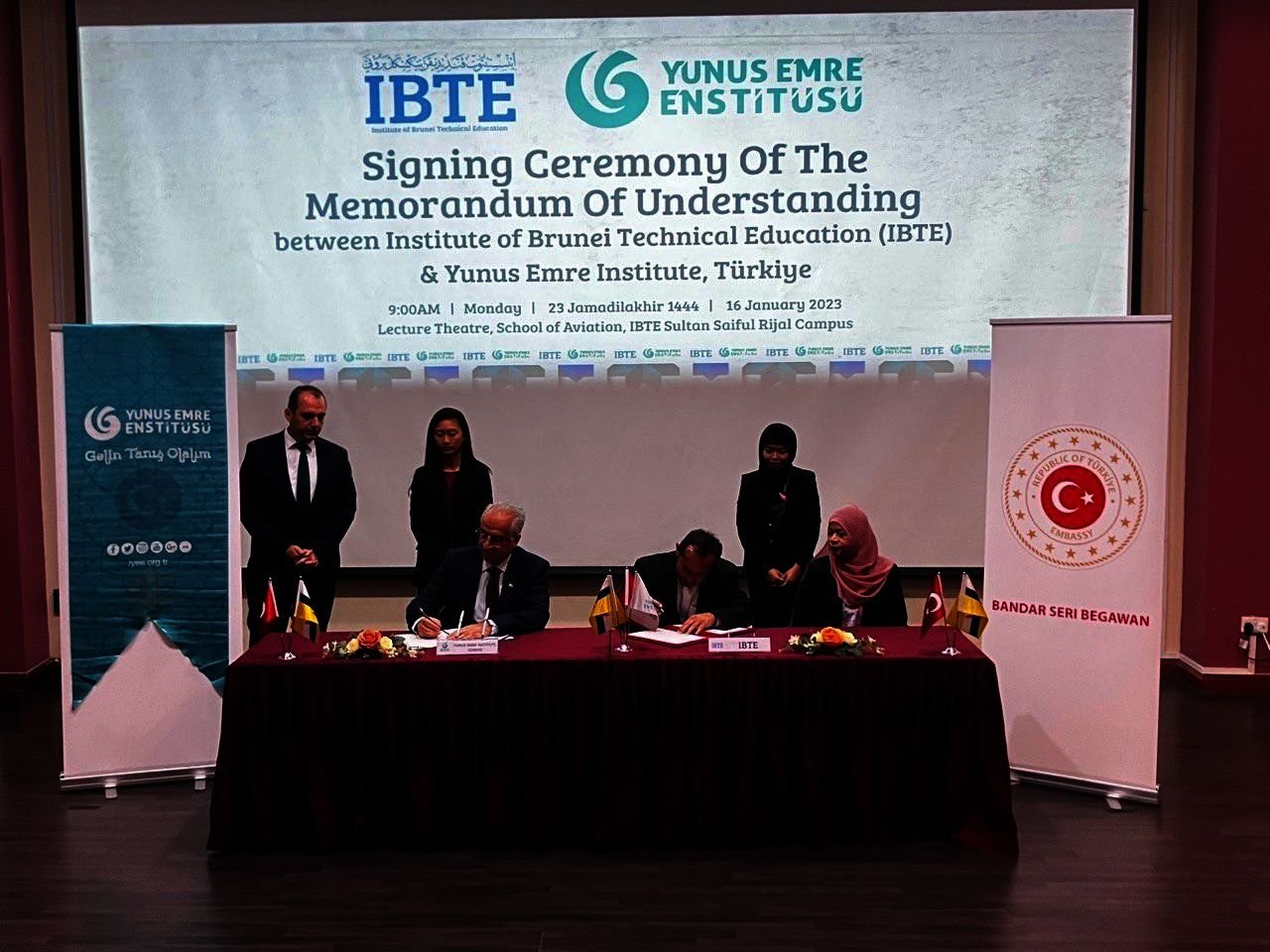 Professor Hamit Ersoy (L) and IBTE Technical Training Director Hj Zamri Hj Sabli (R) are seen during the MoU signing ceremony, Bandar Seri Begawan, Brunei, Jan. 16, 2023. (Courtesy of YEE)