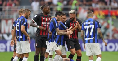 Inter's Lautaro Martinez (L) restrains Milan's Olivier Giroud (R) as tempers flare during the Serie A at Stadio Giuseppe Meazza,  Milan, Italy, Sept. 3, 2022. (Getty Images Photo)