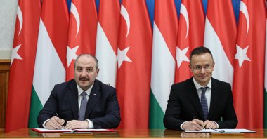 Industry and Technology Minister Mustafa Varank (L) and Hungarian Foreign and Trade Minister Peter Szijjarto attend a joint news conference, Budapest, Hungary, Jan. 16, 2023. (Courtesy of Industry and Technology Ministry)