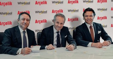 From left, Consumer Durables Group President of Koç Holding Fatih Kemal Ebiçlioğlu, Whirlpool Cooperation CEO Marc Bitzer and Arçelik CEO Hakan Bulgurlu. (Courtesy of Arçelik)