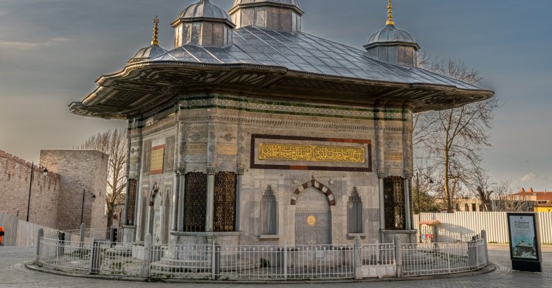The Sultan Ahmed III Fountain at Sultanahmet, in Istanbul, Türkiye. (Shutterstock Photo)