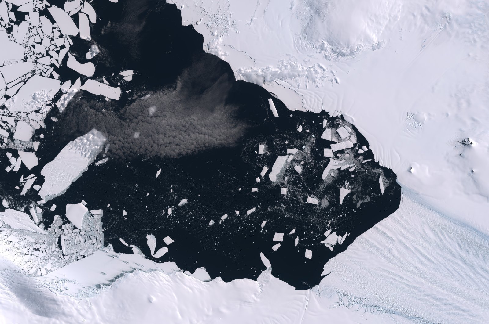 Satellite image shows breakup of ice pack at the mouth of the Pine Island Glacier, in Antarctica, Jan. 31, 2019. (Getty Images Photo)
