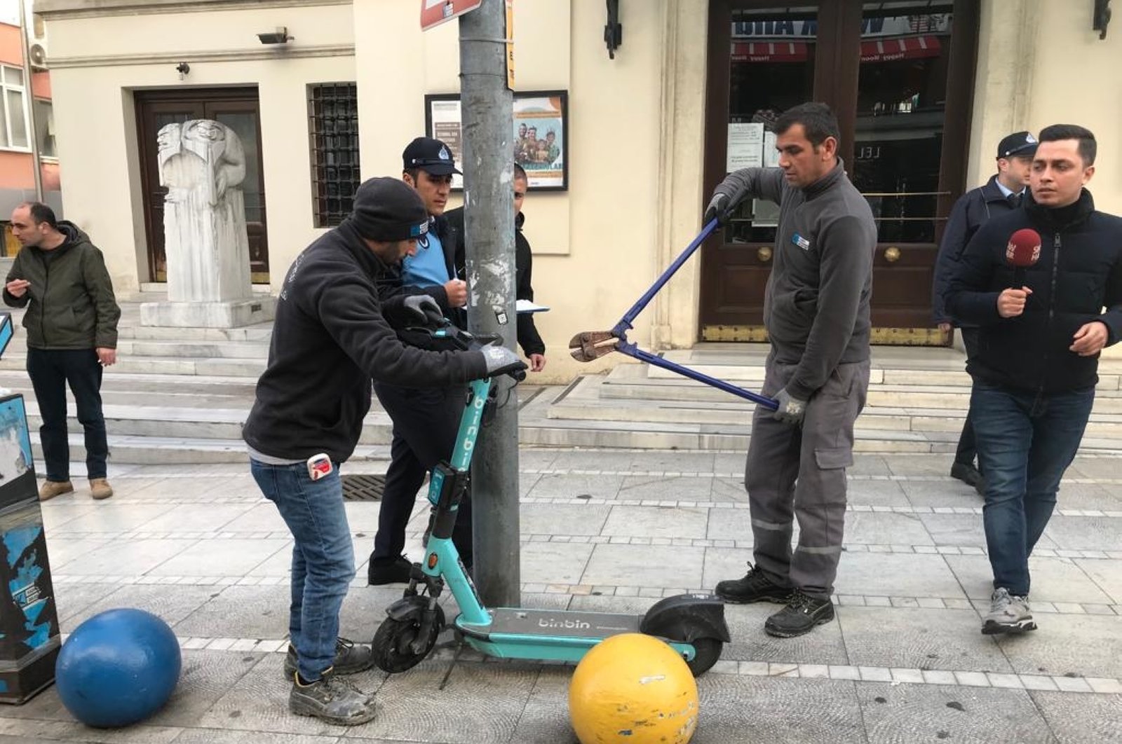 Kadıköy Istanbul mengambil tindakan terhadap e-skuter yang mengganggu lalu lintas