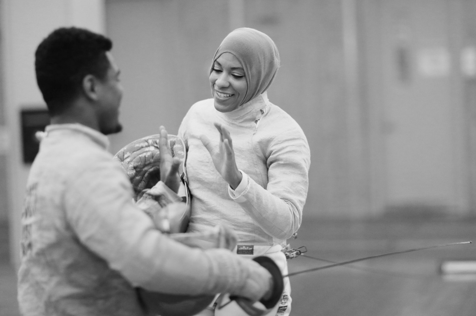 American Olympic fencer Ibtihaj Muhammad (right) shakes hands with Zaheer Booth after a training session at the Fencers Club, New York City, US,  July 7, 2016. (Getty Images Photo)
