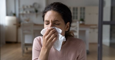 A triple epidemic, which is a combination of the coronavirus, flu and RSV, is on the rise across the world warns Turkish specialist. (Shutterstock Photo)