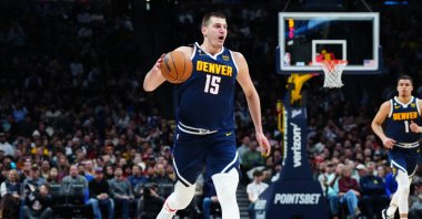 Denver Nuggets center Nikola Jokic (L) controls the ball in the second quarter against the Portland Trail Blazers at Ball Arena, Denver, U.S., Jan. 17, 2023. (Reuters Photo)