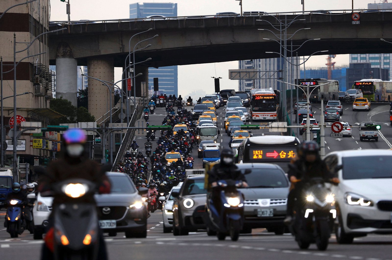 A general view of the rush hour traffic in Taipei, Taiwan, Jan. 17, 2023. (Reuters Photo)