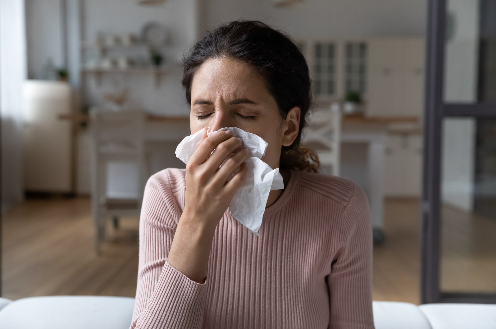 A triple epidemic, which is a combination of the coronavirus, flu and RSV, is on the rise across the world warns Turkish specialist. (Shutterstock Photo)