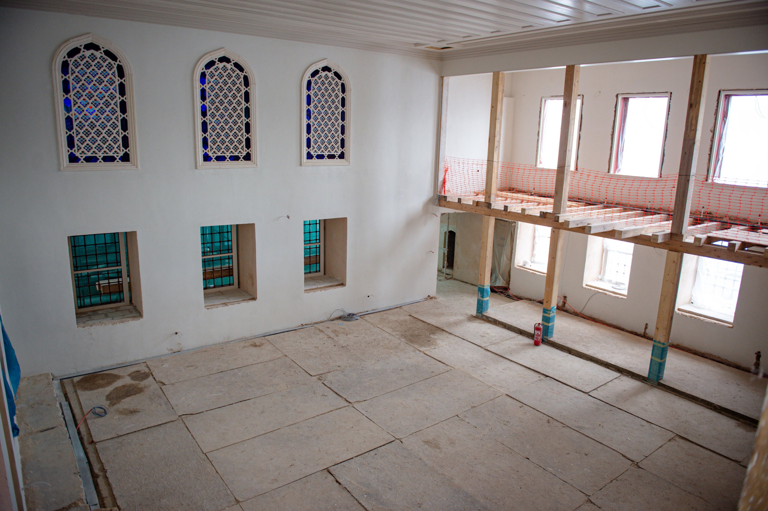 Bagian dalam Masjid Vaniköy setelah dipugar, Istanbul, Türkiye, 17 Januari 2023. (Foto oleh Saffet Azak)