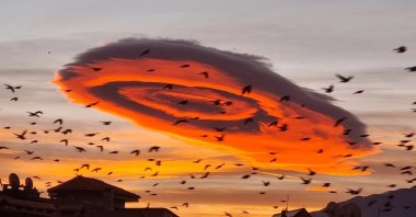 A cloud resembling a UFO is seen in Bursa, northwestern Türkiye, Jan. 19, 2023. (IHA Photo)