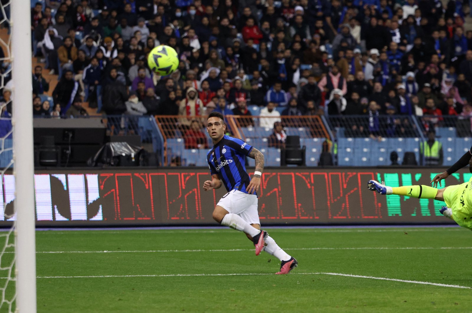 Inter unplayable dalam 3-0 berdebar dari Milan di Piala Super Italia
