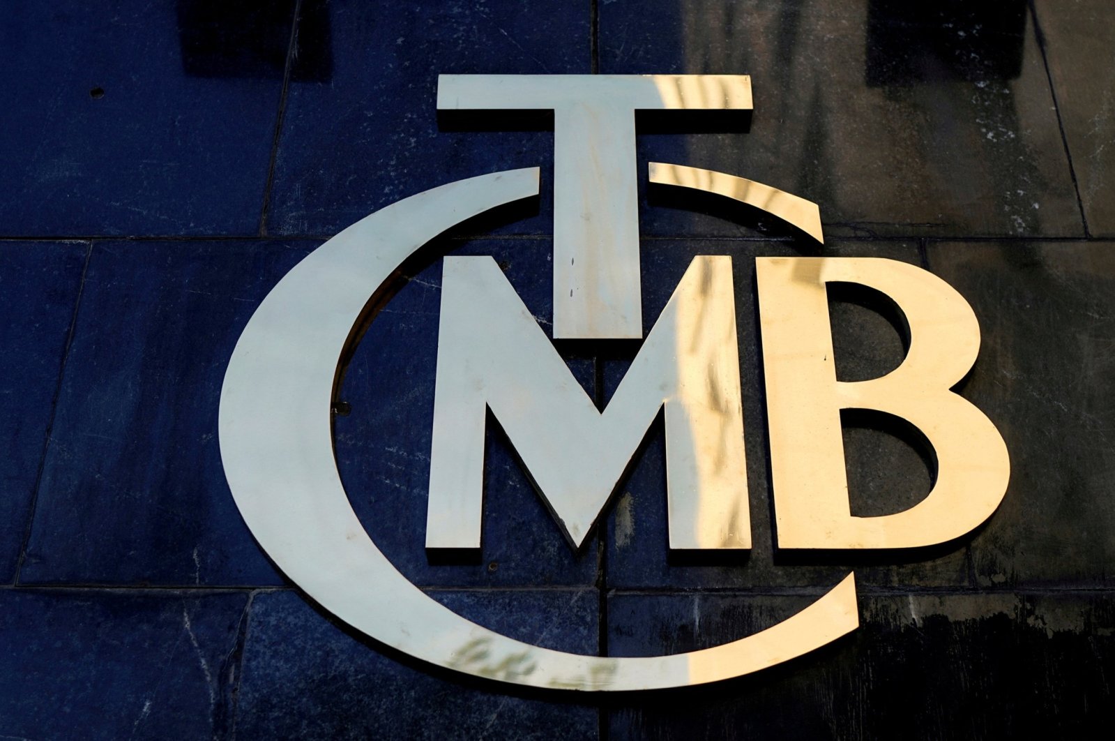The logo of the CBRT is pictured at the entrance of the bank&#039;s headquarters in Ankara, Türkiye, April 19, 2015. (Reuters Photo)