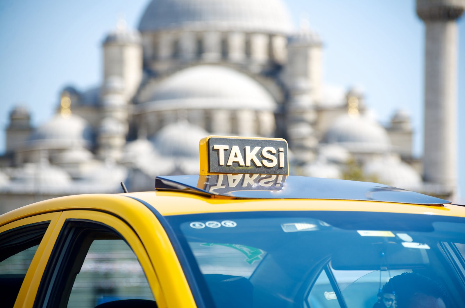 Pengemudi taksi Istanbul membayar denda atas pelanggaran pada tahun 2022