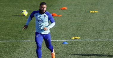 Atletico Madrid&#039;s Memphis Depay participates in his team&#039;s training session at the squad&#039;s Sports City in Majadahonda town, Madrid, Spain, Jan. 19, 2023. (EPA Photo)