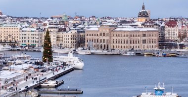 People stroll along the Skeppsbron quayside in snow-covered Stockholm, Sweden, Dec. 17, 2022. (Reuters File Photo)