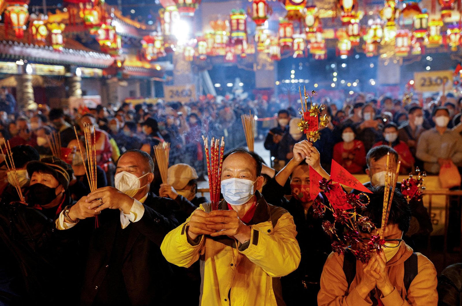 Worshippers wearing face masks make their first offerings inside the Wong Tai Sin Temple, a moment before the Lunar New Year, in Hong Kong, China, Jan. 21, 2023. (Reuters Photo)