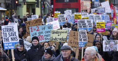 NHS workers march from UCL hospital to Downing Street, in support of strike actions and to raise awareness of shortcomings in emergency care, in London, U.K., Jan. 18, 2023. (EPA Photo)