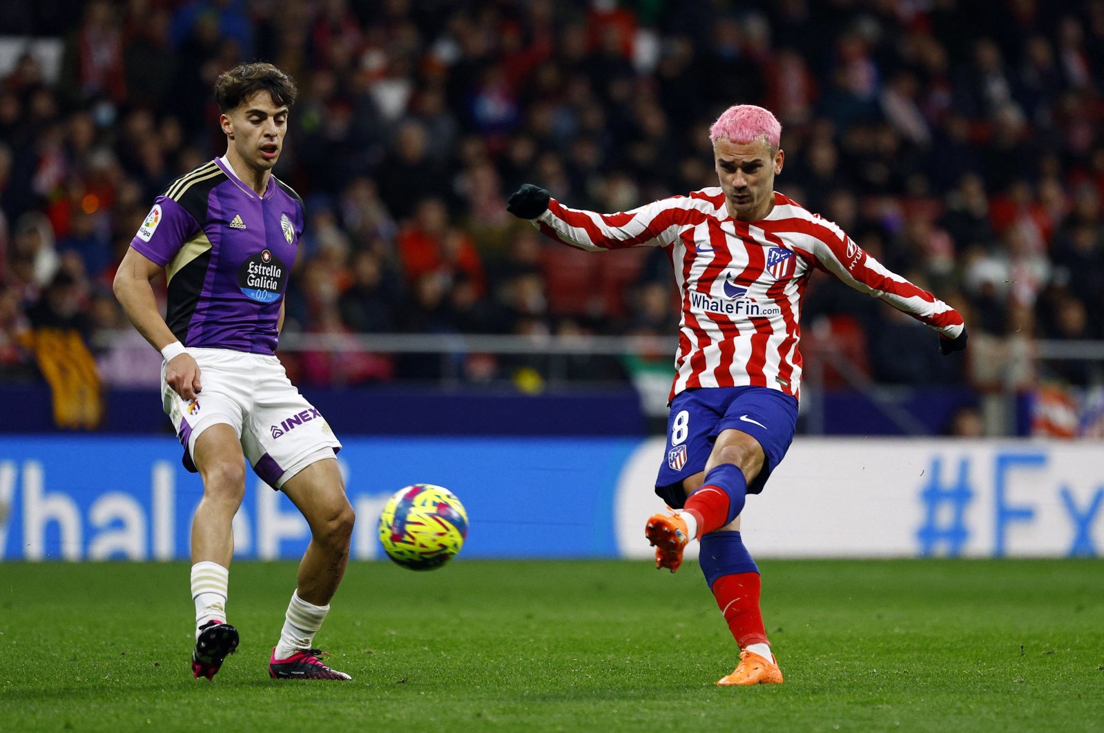 Atletico Madrid&#039;s Antoine Griezmann shoots at goal during Real Valladolid match at the Wanda Metropolitano, Madrid, Spain, Jan. 21, 2023 