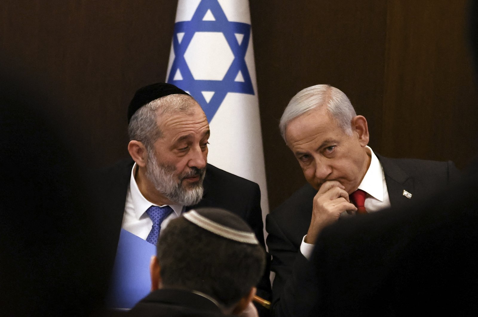 PM Israel Netanyahu mengindahkan keputusan pengadilan untuk memecat sekutu kunci Kabinetnya