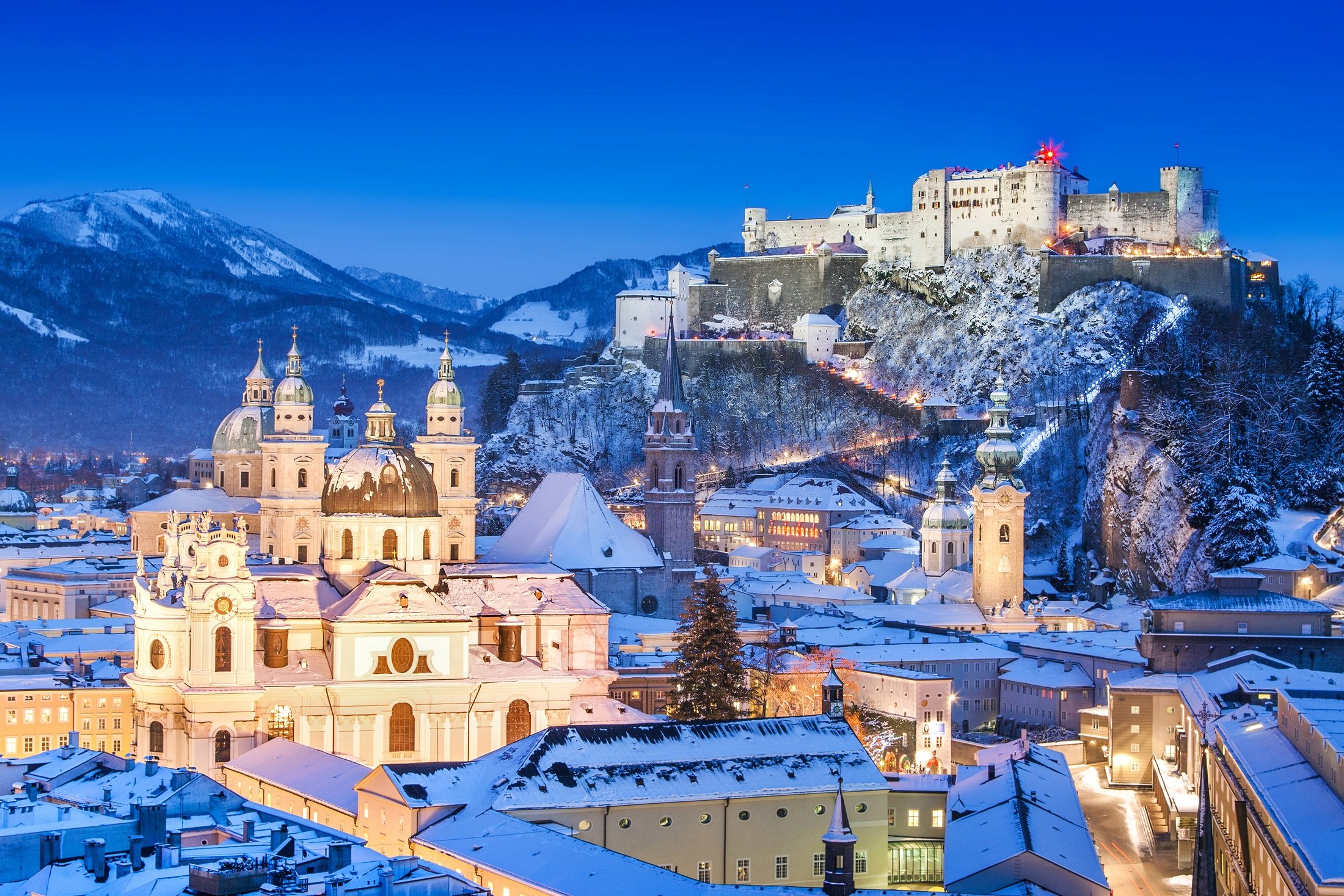 Kota Salzburg dan Benteng Hohensalzburg selama musim dingin, di Salzburg, Austria.  (Foto Shutterstock)