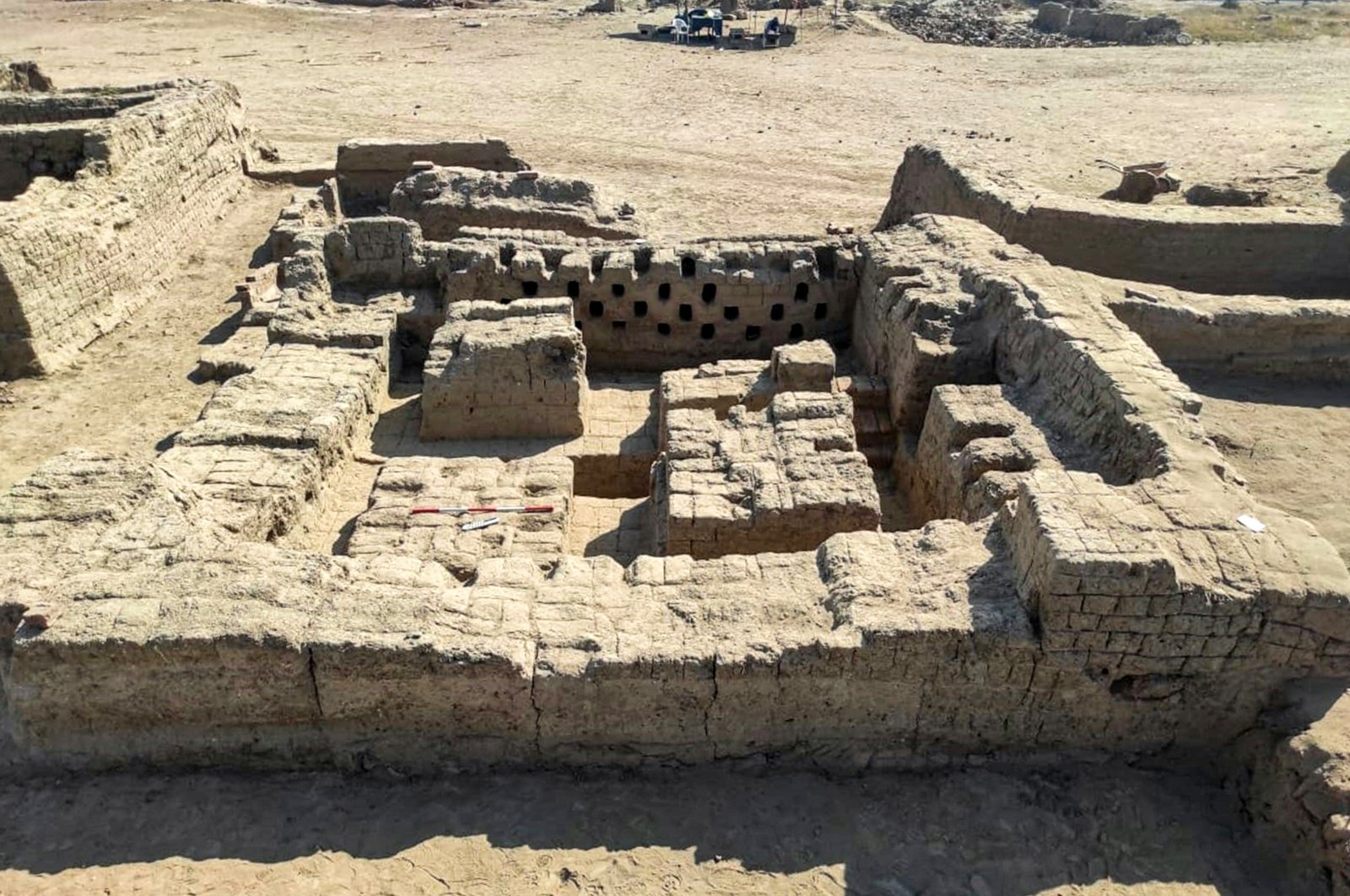 This handout picture released by the Egyptian Ministry of Antiquities shows a view of an excavation of an 1,800-year-old &quot;complete residential city from the Roman era&quot; in the heart of the southern city of Luxor, Jan.24, 2022. (AFP Photo)