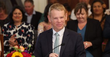 New Zealand&#039;s new Prime Minister Chris Hipkins smiles as he is sworn in by Governor General Dame Cindy Kirom, Wellington, New Zealand, Jan. 25, 2023. (AFP Photo)