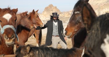 Ebubekir Sınmaz, tends to a group of horses, in Nevşehir, Türkiye, Jan. 24, 2023. (AA Photo)