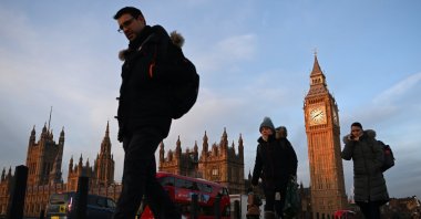Commuters make their way to work in London, Britain, Jan. 17, 2023. (EPA Photo)