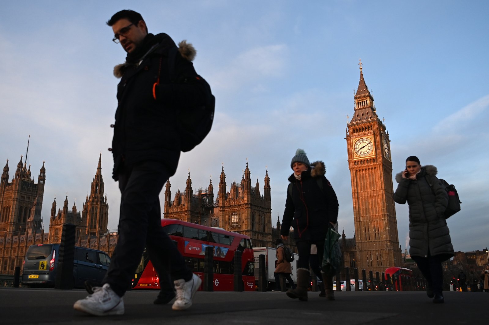 Commuters make their way to work in London, Britain, Jan. 17, 2023. (EPA Photo)
