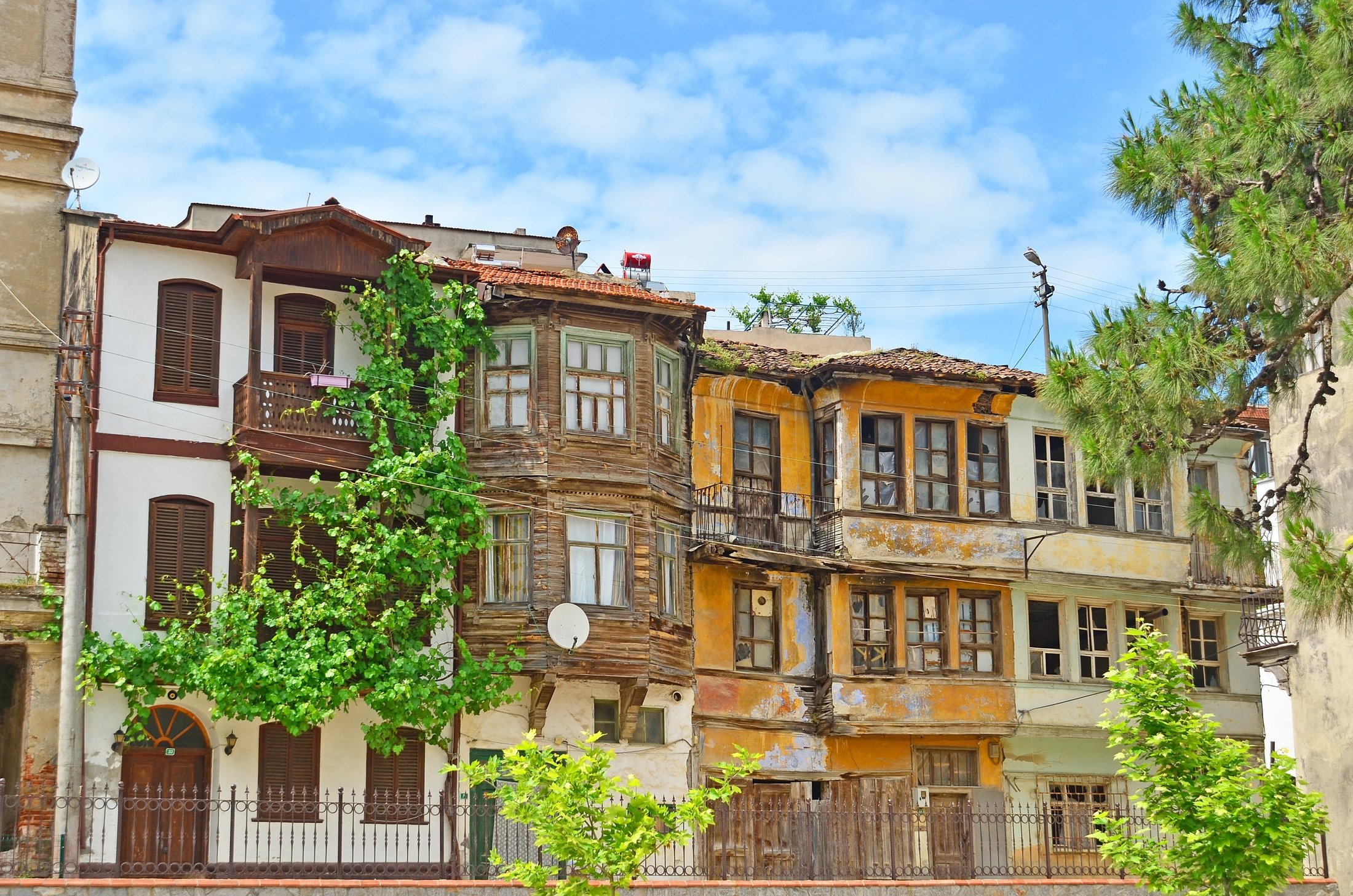 Historical traditional houses of Trilye, in Bursa, Türkiye. (Shutterstock Photo)