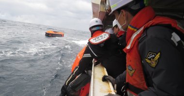South Korean Coast Guard members join a search and rescue operation for Hong Kong-flagged Jin Tian, Seogwipo, Jeju Island, South Korea, Jan. 25, 2023. (EPA Photo)