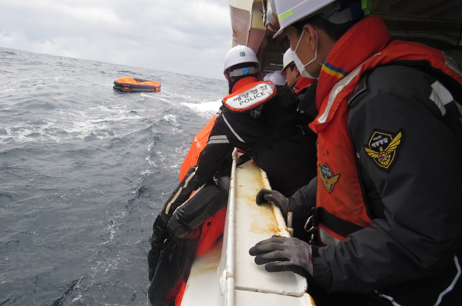 South Korean Coast Guard members join a search and rescue operation for Hong Kong-flagged Jin Tian, Seogwipo, Jeju Island, South Korea, Jan. 25, 2023. (EPA Photo)