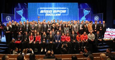 Officials and entrepreneurs pose for a photo during the BIGG Sports Awards ceremony in Istanbul, Türkiye, Jan. 24, 2023. (AA Photo)