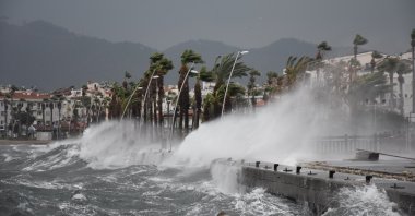 A giant wave hits the shore in Muğla province, where the wind force was measured at 70.2 kph, Muğla, Türkiye, Jan. 27, 2023. (AA Photo)