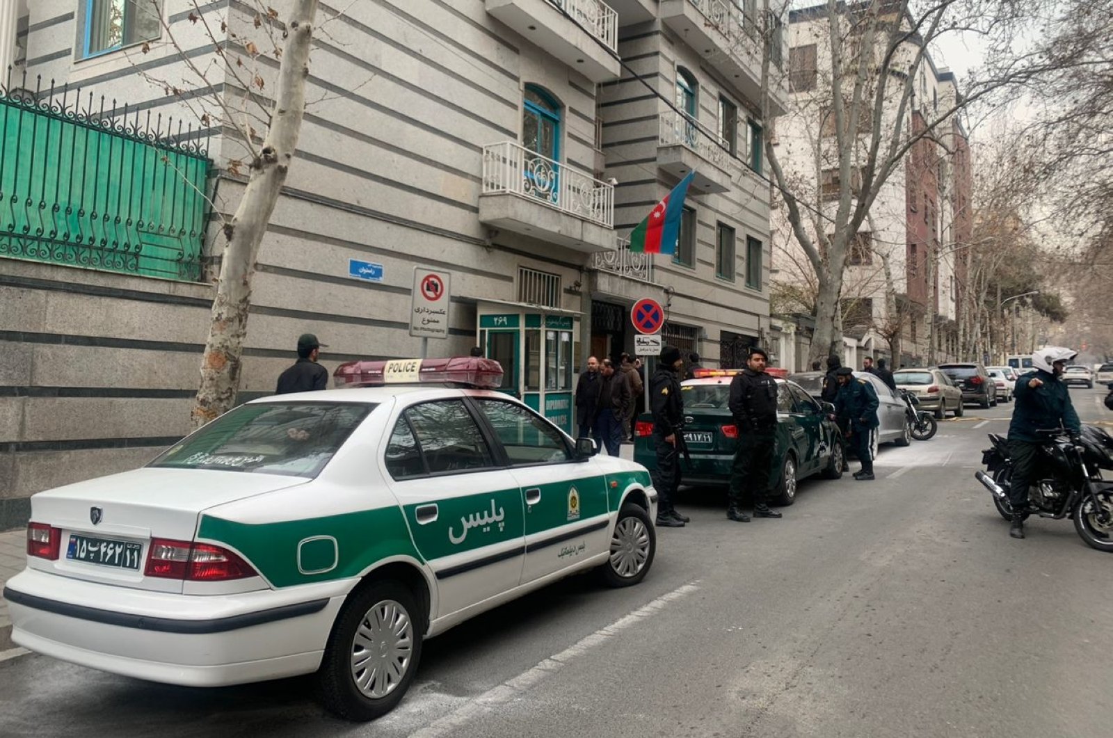 Kepala keamanan tewas saat pria bersenjata menyerbu Kedutaan Besar Azerbaijan di Teheran