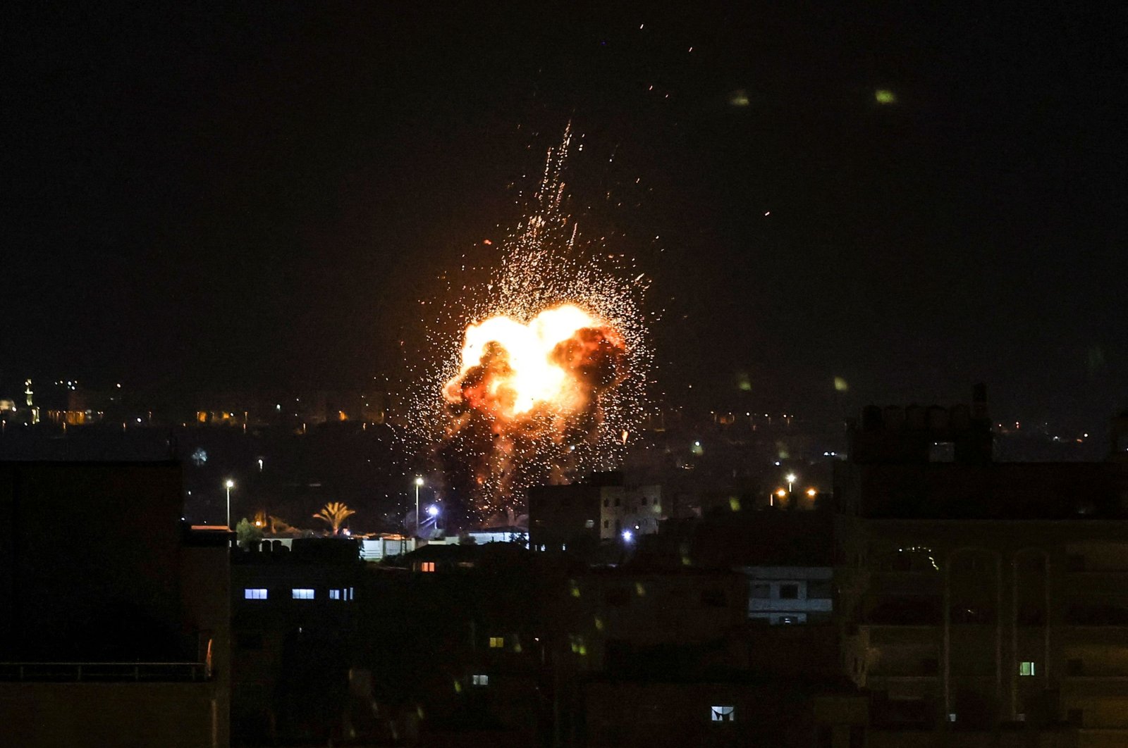 Jet Israel menghantam Gaza ketika ketegangan berkobar atas kematian di Tepi Barat