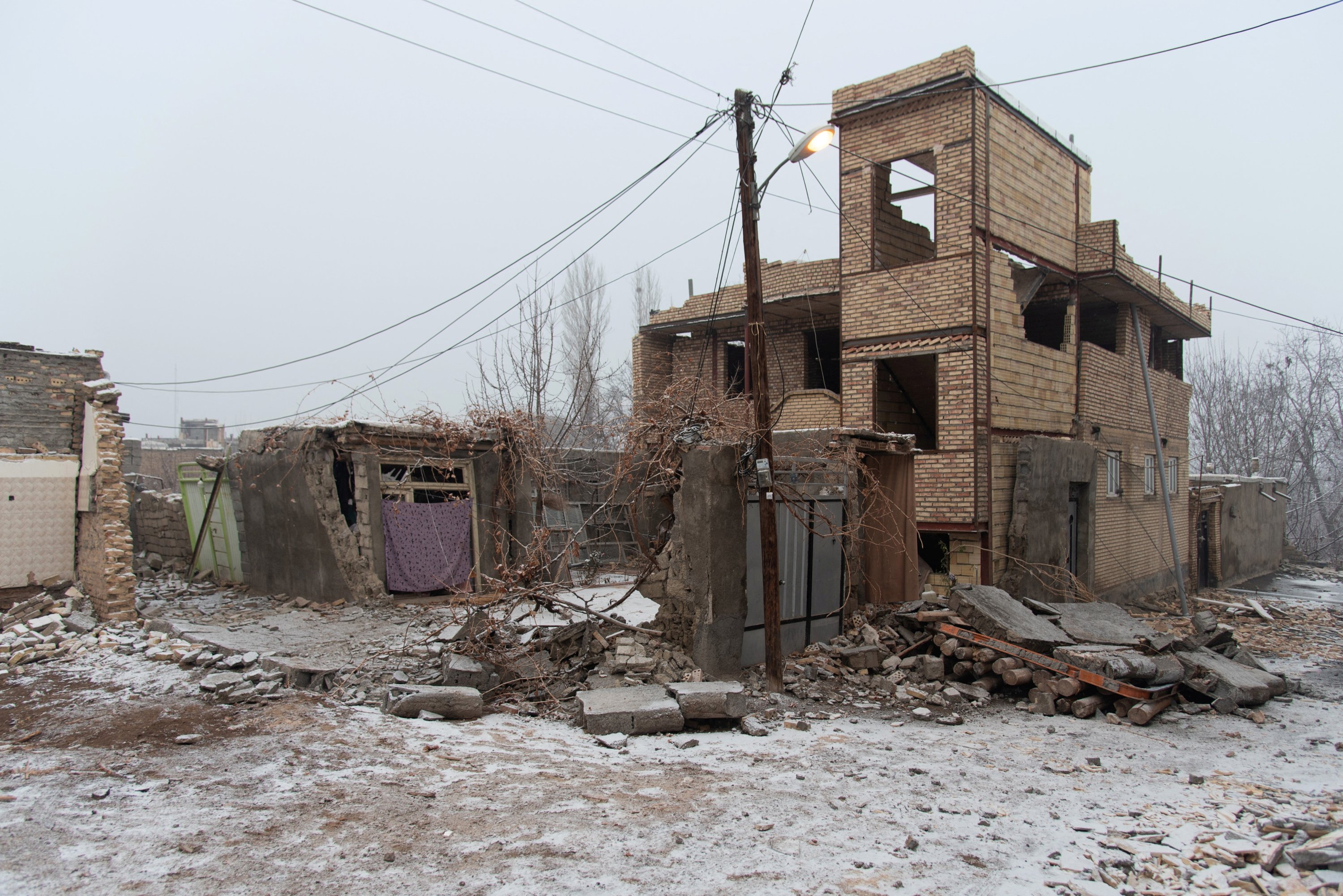 Et generelt syn viser ødeleggelse i kjølvannet av et jordskjelv i Khoy-fylket i Vest-Aserbajdsjan, Iran, 29. januar 2023. (Reuters Photo)