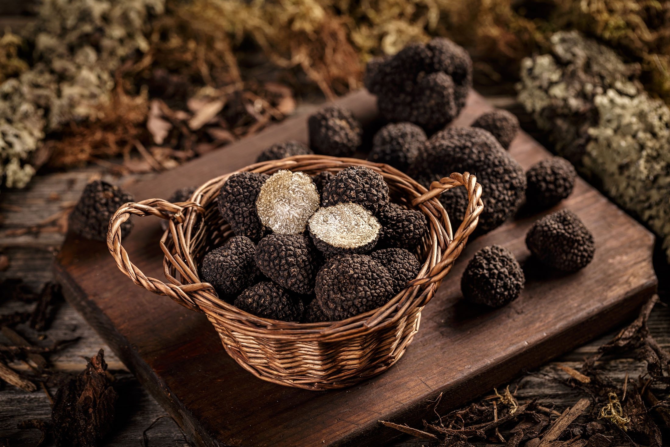 Siyah yer mantarı, soslar veya baharatlar dahil olmak üzere birçok yemekte ve özel tereyağında kullanılır.  (Shutterstock Fotoğrafı)