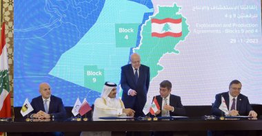 From left, Claudio Descalzi, the CEO of Italy&#039;s state-run energy company, ENI, Qatar&#039;s Minister of State for Energy Affairs Saad Sherida al-Kaabi, Lebanese caretaker Prime Minister Najib Mikati, Lebanese caretaker Energy Minister Walid Fayad and TotalEnergies CEO Patrick Pouyanne sign an agreement in Beirut, Lebanon, Jan. 29, 2023. (EPA Photo)
