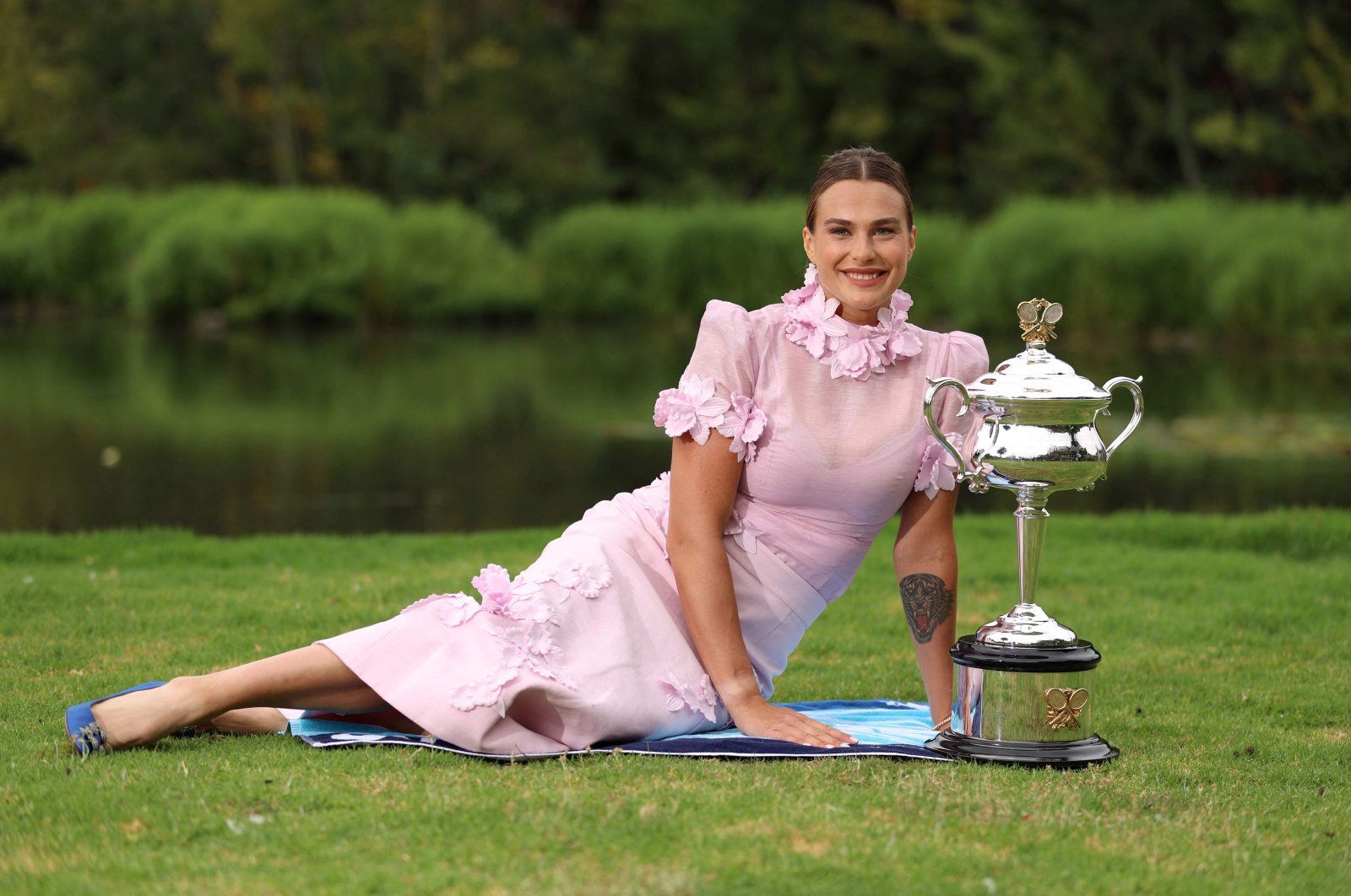 Belarus&#039; Aryna Sabalenka poses with the Australian Open trophy, Melbourne, Australia, Jan. 29, 2023. (AFP Photo)