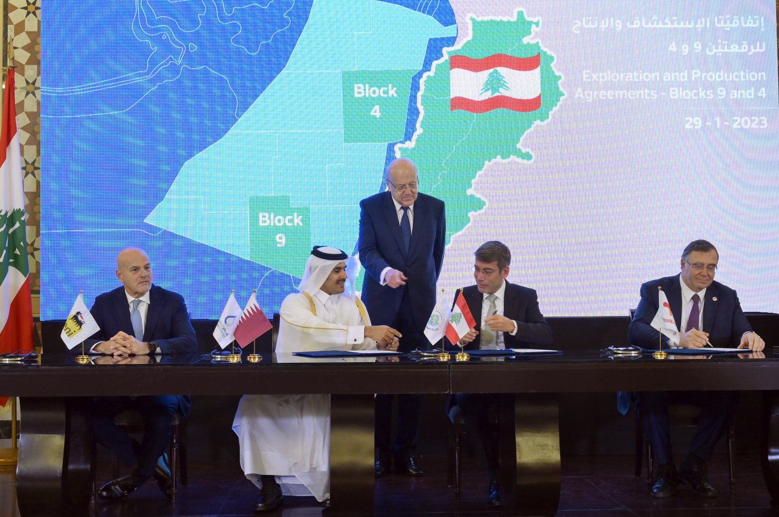 From left, Claudio Descalzi, the CEO of Italy&#039;s state-run energy company, ENI, Qatar&#039;s Minister of State for Energy Affairs Saad Sherida al-Kaabi, Lebanese caretaker Prime Minister Najib Mikati, Lebanese caretaker Energy Minister Walid Fayad and TotalEnergies CEO Patrick Pouyanne sign an agreement in Beirut, Lebanon, Jan. 29, 2023. (EPA Photo)