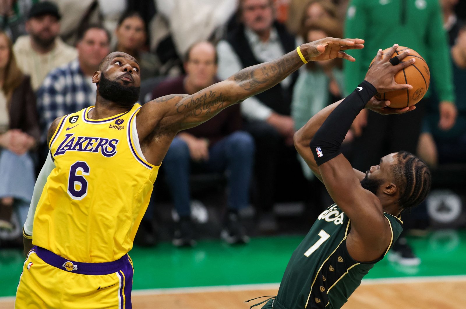 Celtics forward Jaylen Brown tries to (R) shoot over Lakers forward LeBron James during an NBA game, Boston, Massachusetts, U.S., Jan 28, 2023. (Reuters Photo)