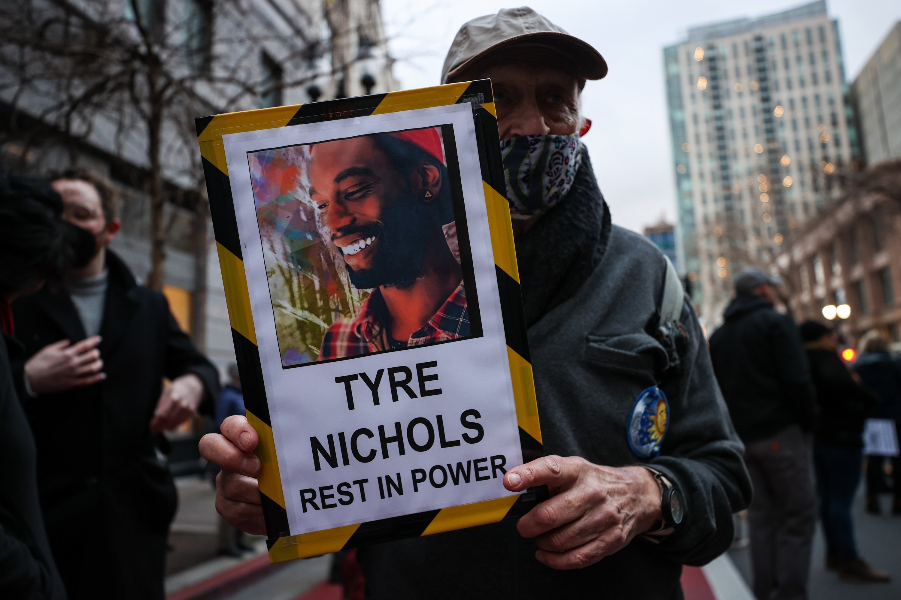 Para pengunjuk rasa berkumpul saat unjuk rasa menentang serangan fatal polisi terhadap Tire Nichols, di Oakland, California, AS, 27 Januari 2023. (Foto AA)