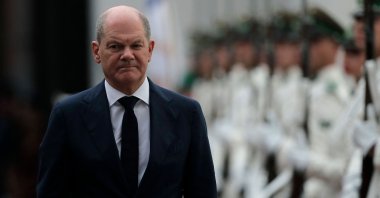 German Chancellor Olaf Scholz walks on arrival at the La Moneda presidential palace in Santiago, Chile, Jan. 29, 2023. (AFP Photo)
